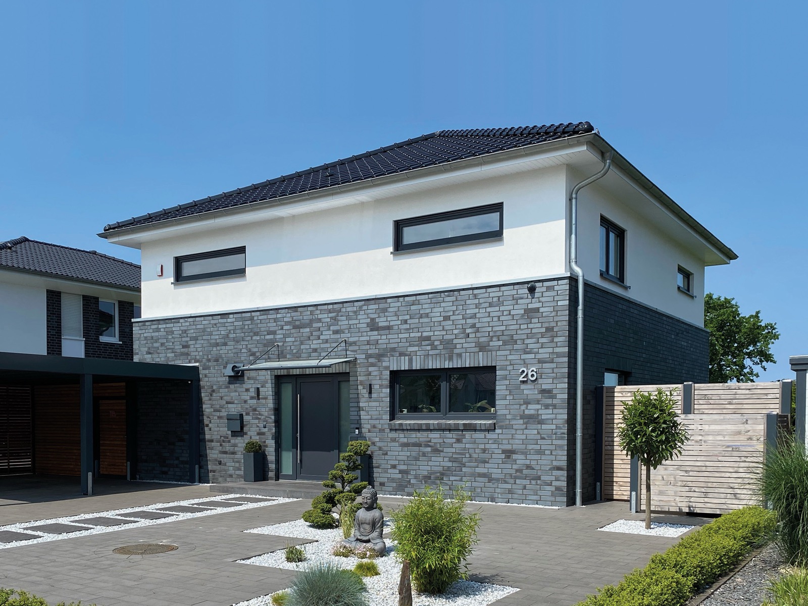 Team Massivhaus Referenzhaus, graue Klinkerfassade, moderne Kubatur