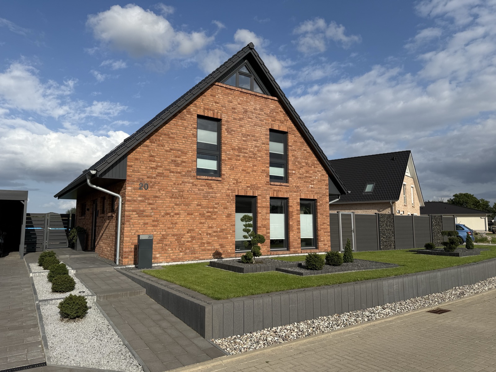 Team Massivhaus Referenzhaus, heller Klinker, Giebelfront