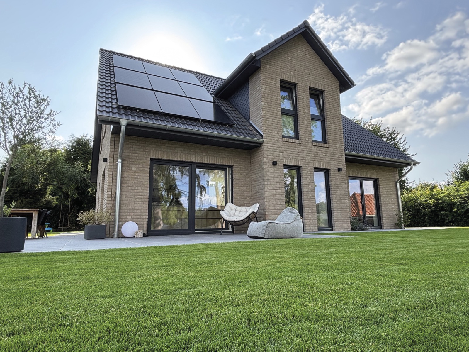 Team Massivhaus Referenzhaus mit Terrasse und Photovoltaik